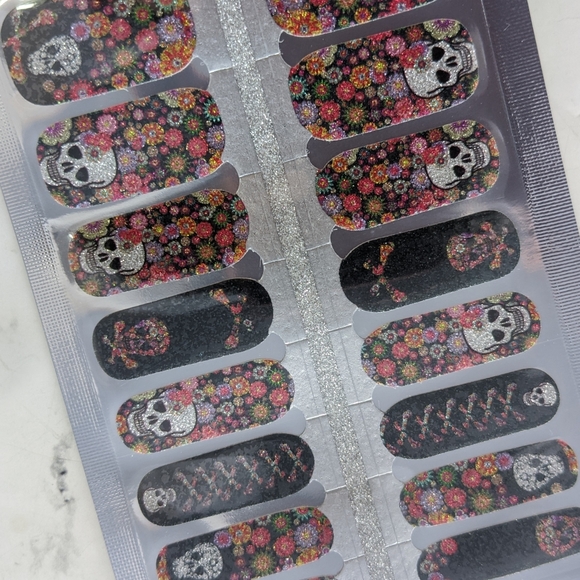 5 for $15 Nail Wrap - Skull & Flowers - Picture 3 of 6